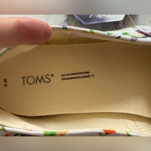 Toms Alpargata Loafers Hummingbird with Flowers Size 9 NWT 713 - Picture 5 of 6